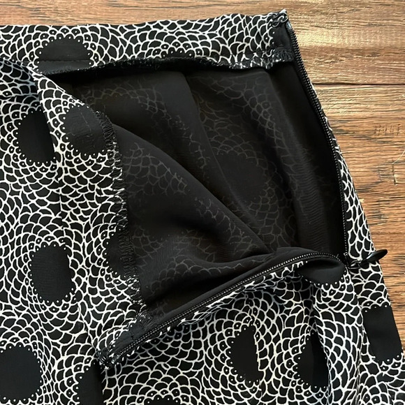 Ann Taylor LOFT Ruffled Detail Polka Dot Skirt Size 4P - Picture 5 of 6